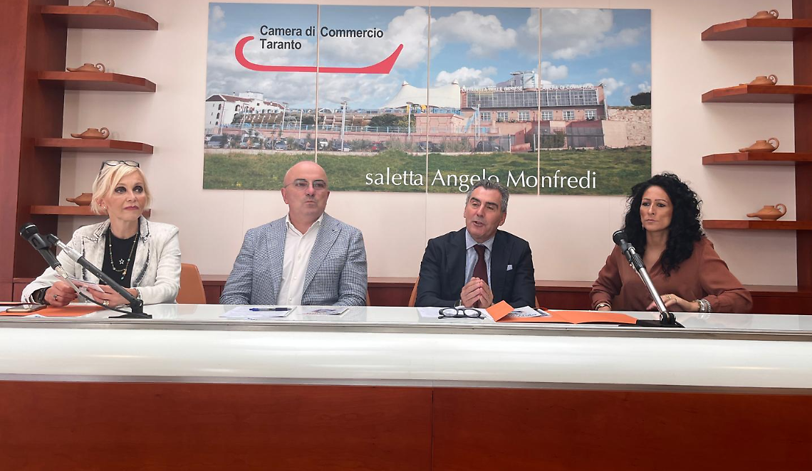 Un momento della conferenza stampa di presentazione dell'accordo