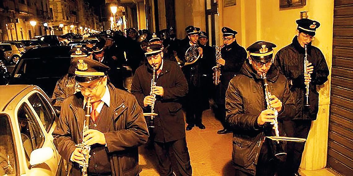 Bande in giro per la città nel giorno di Santa Cecilia (foto d'archivio)