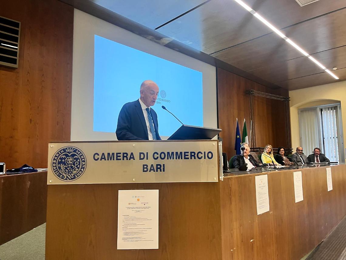 Francesco Paolo Sisto nell'incontro alla Camera di Commercio di Bari