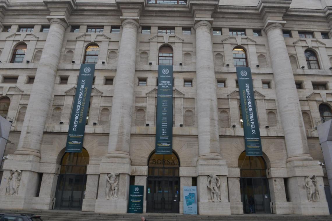 Palazzo Mezzanotte a Milano