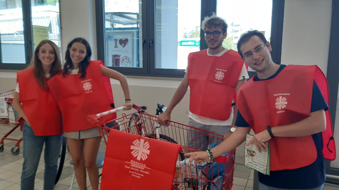 Una raccolta alimentare della Caritas di Bisceglie - archivio