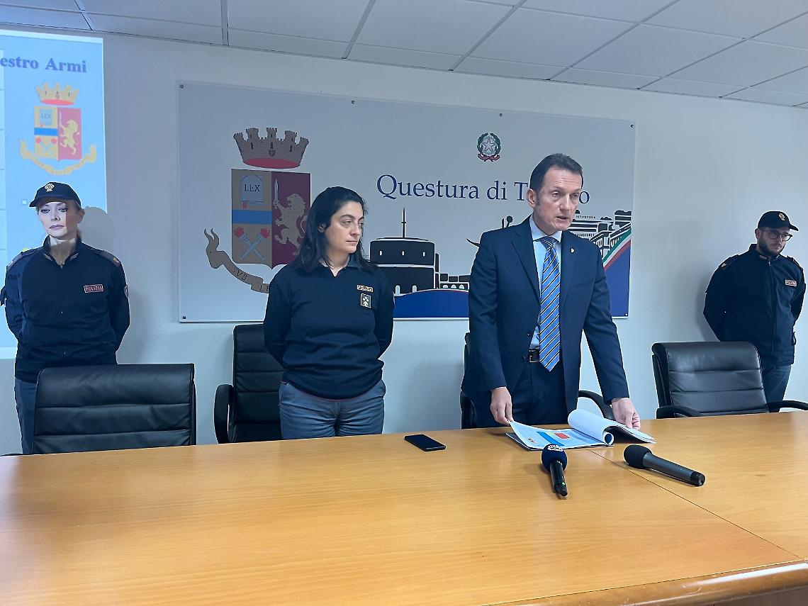 Un momento della conferenza stampa del questore