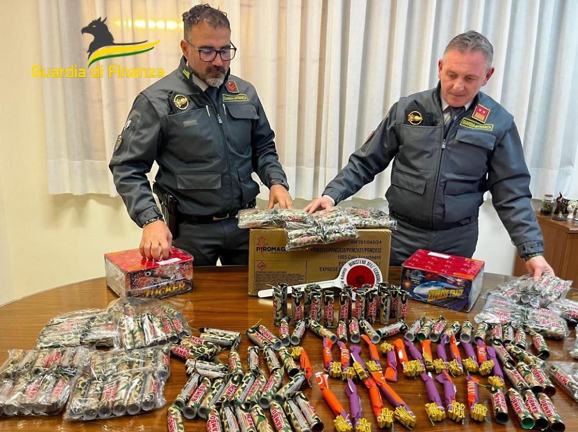 I botti di Capodanno sequestrati dalla Finanza a Molfetta
