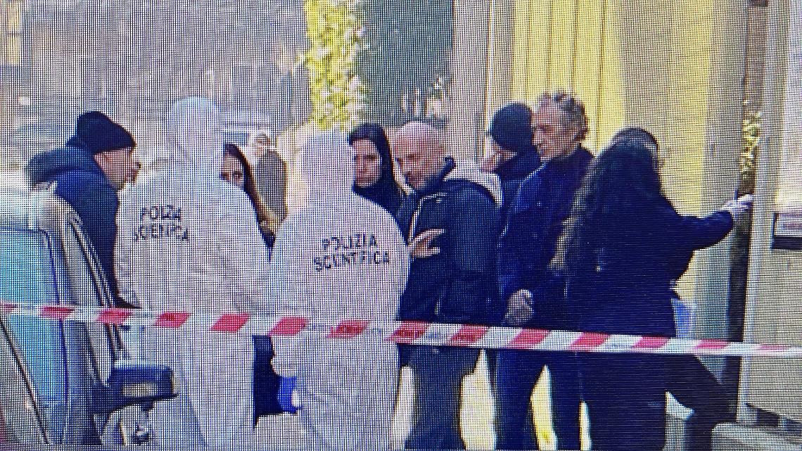 La Scientifica della Polizia davanti alla Chiesa