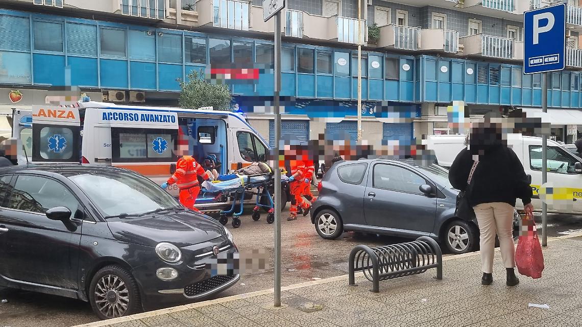 I soccorsi del 118 dopo l'incidente a Trani