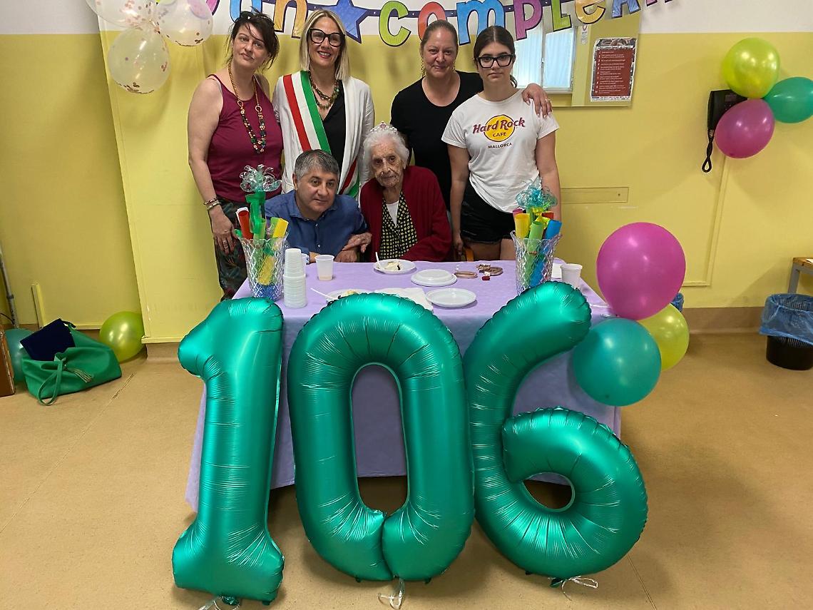 Angela Carbotti nel giorno del suo 106esimo compleanno
