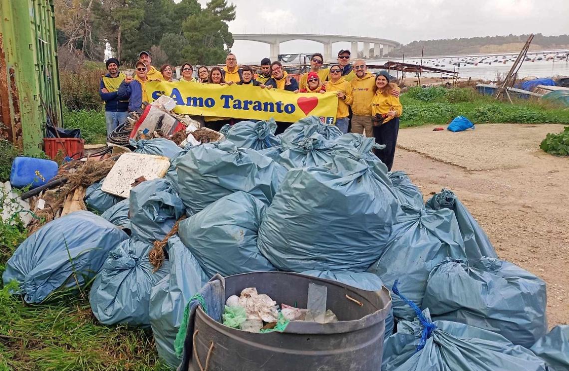 I volontari di SiAmo Taranto