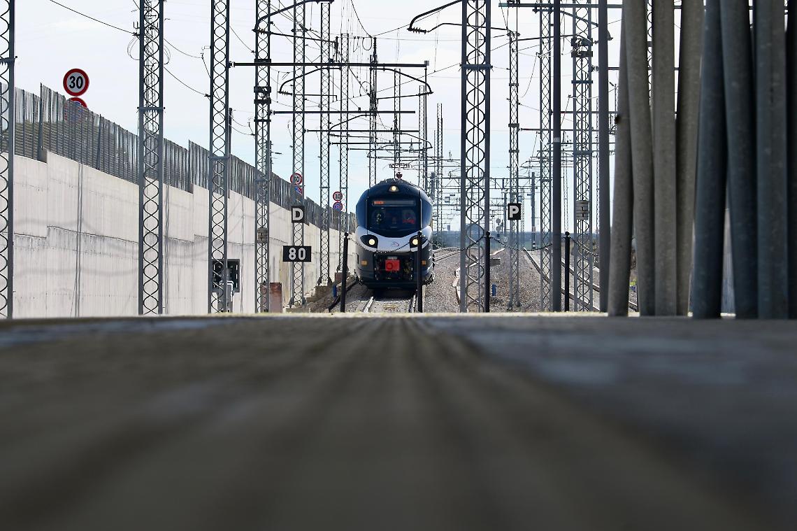 Muore dopo due giorni il 45enne investito da un treno