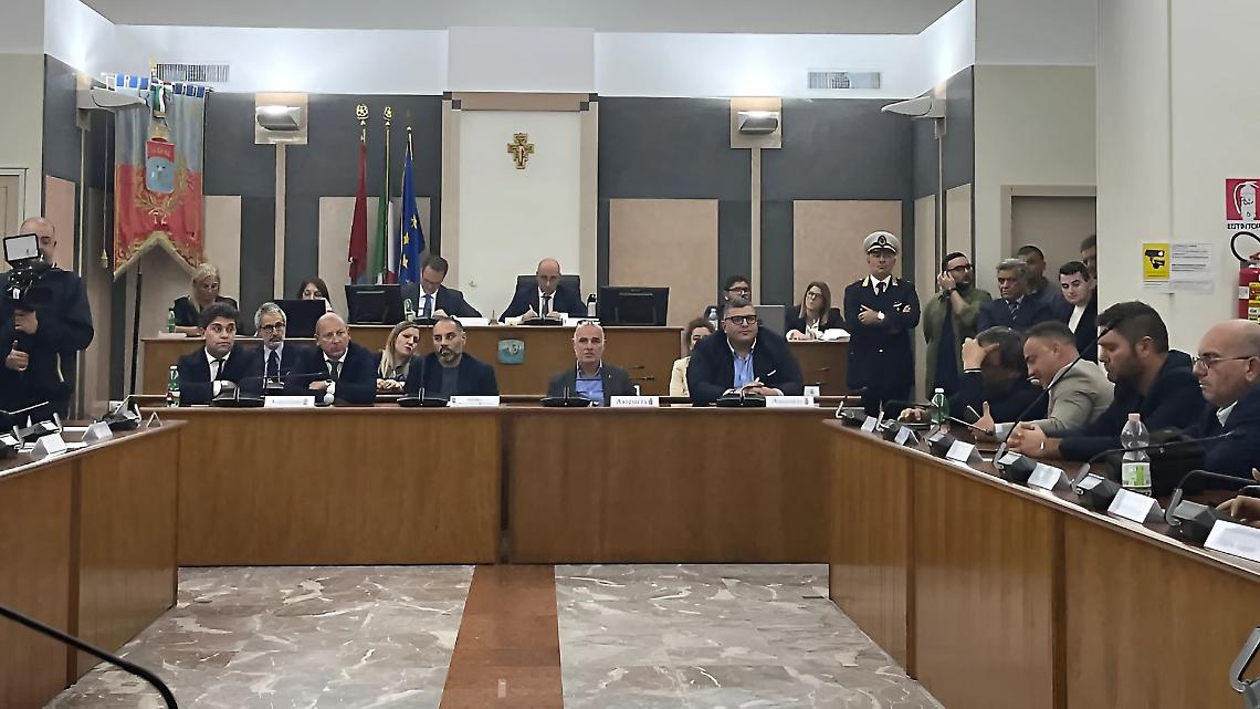 Melucci sotto assedio: «Deve dimettersi»