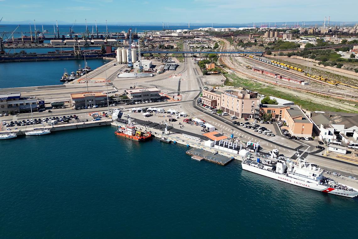 Foto dal sito port.taranto.it