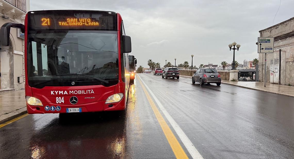 Il nuovo percorso per bus sul "ponte di pietra" - foto di Francesco Manfuso