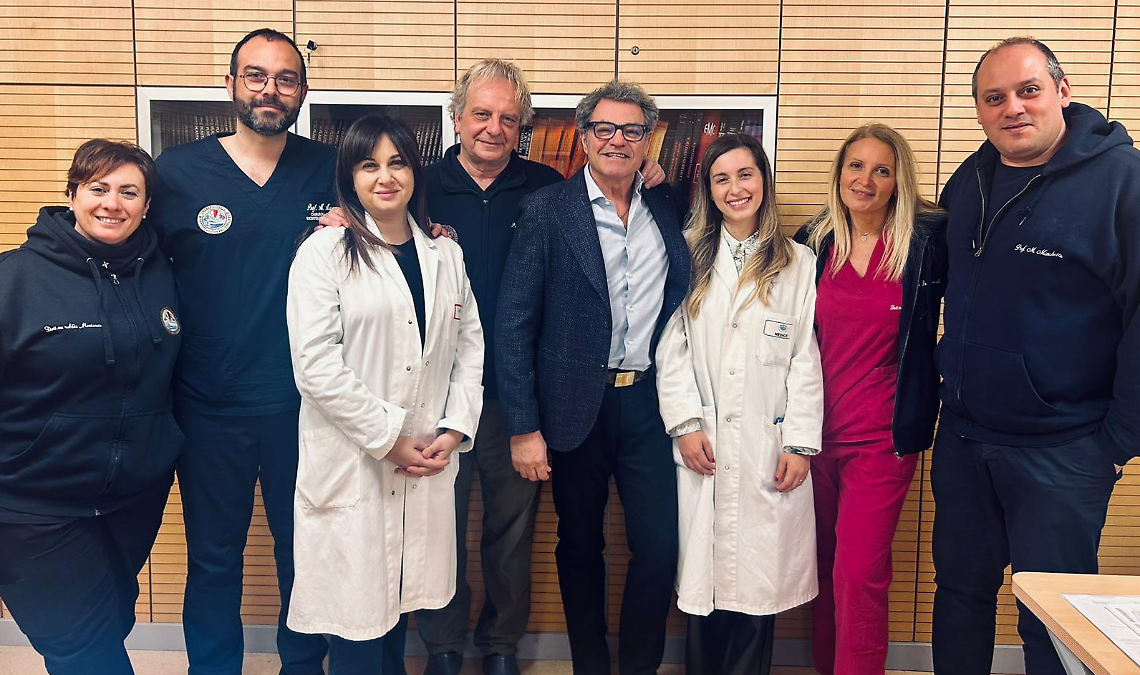 Le equipe di chirurgia senologica e plastica del Policlinico di Bari