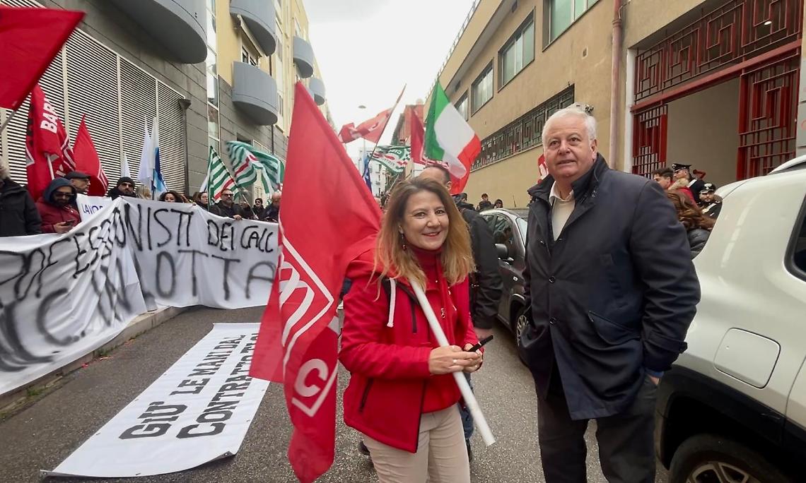 A Bari la protesta dei lavoratori call center