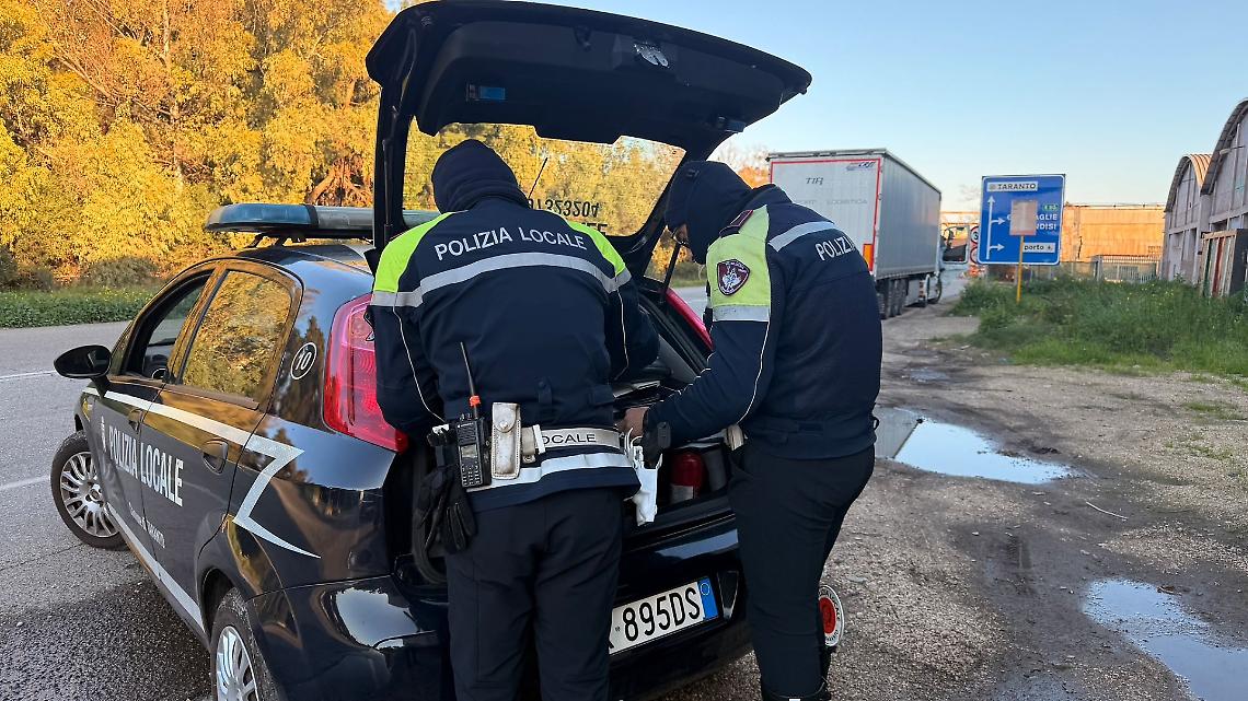Furto in un negozio in via Di Palma, ladro fermato dopo un breve inseguimento