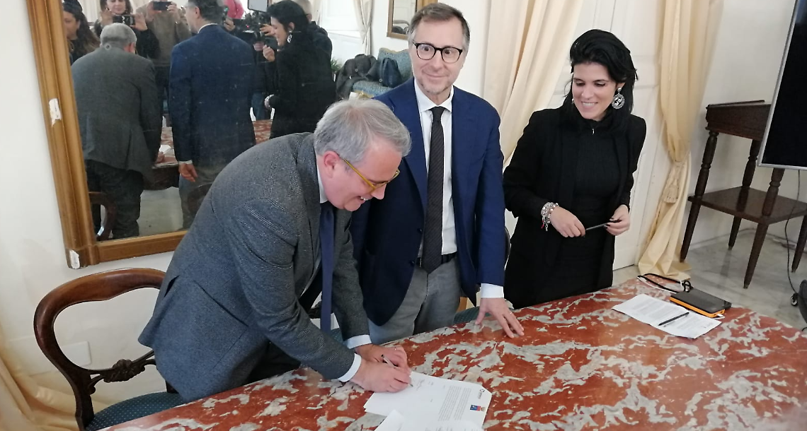 La sottoscrizione dell'accordo