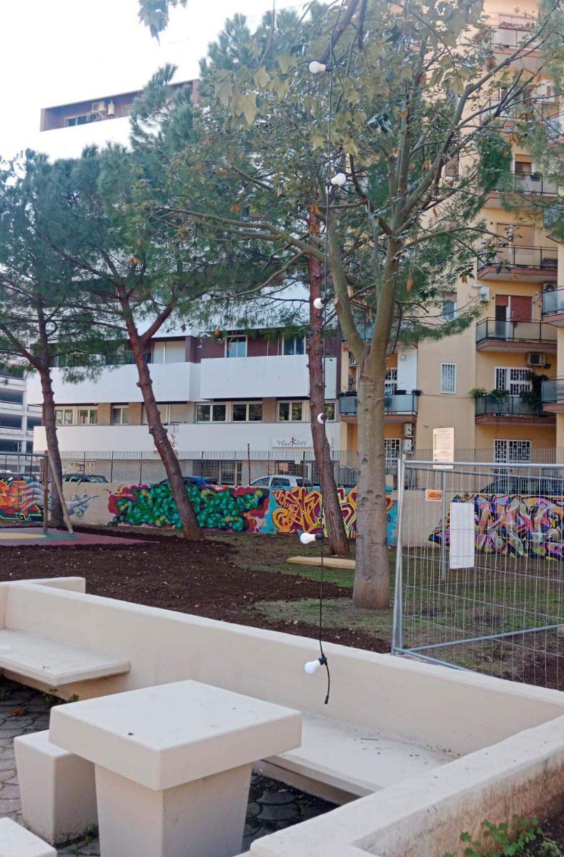 "Per ballare qui dovete pagare", petardi e minacce durante uno spettacolo di danza