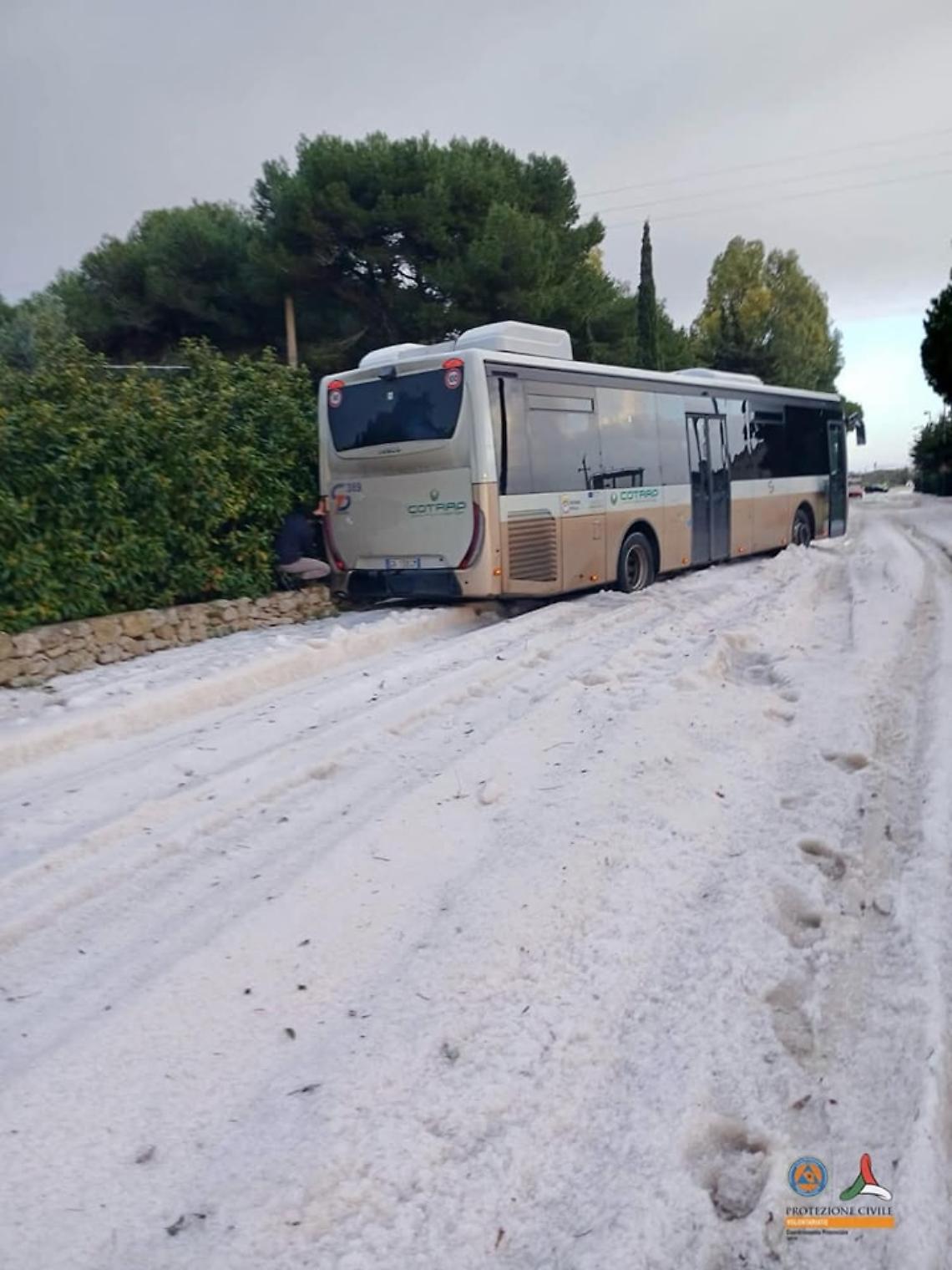 La violenta grandinata di ieri nel Salento - foto di MeteOne Puglia e Basilicata