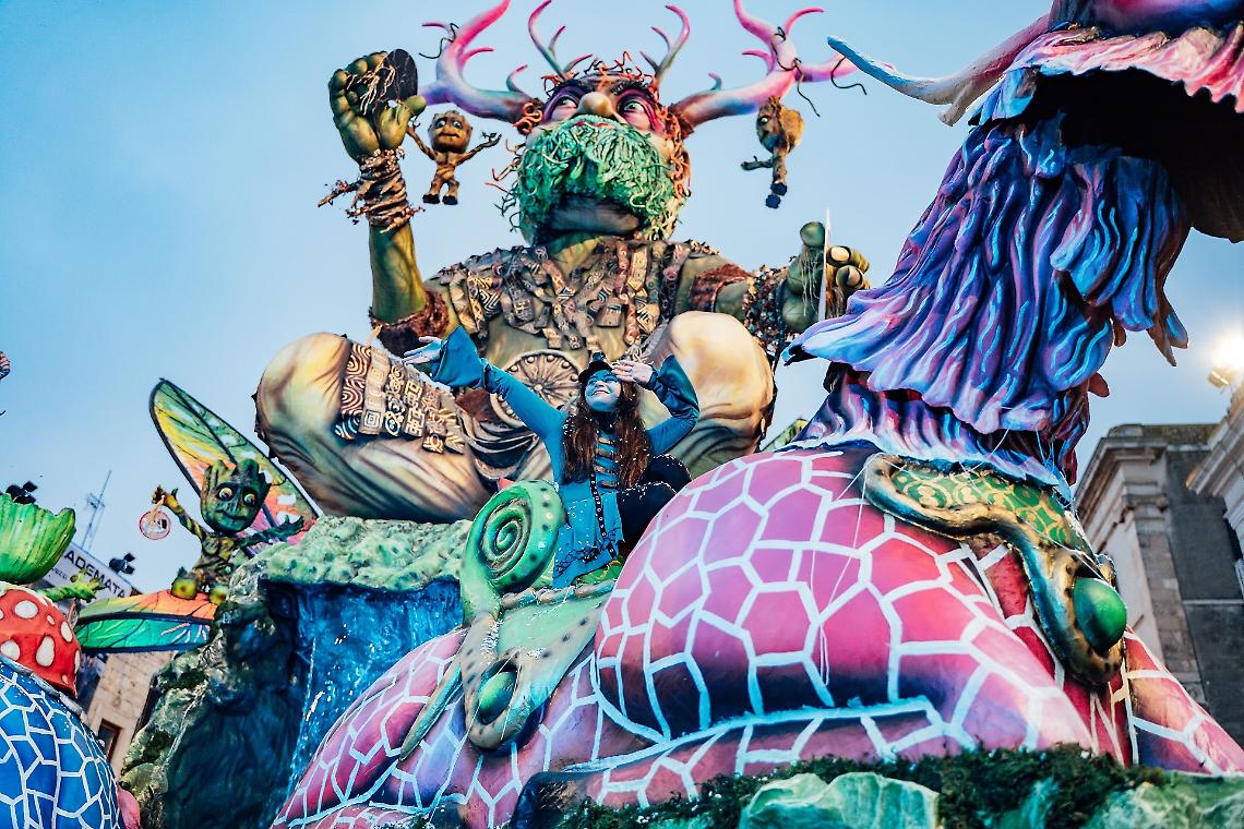 Il Carnevale di Putignano torna alle radici: un mese di riti, musica e comunit&agrave;. Il programma