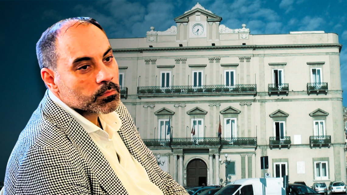 Si dimettono in 17. Cade il sindaco Melucci. Ecco cosa è accaduto. 