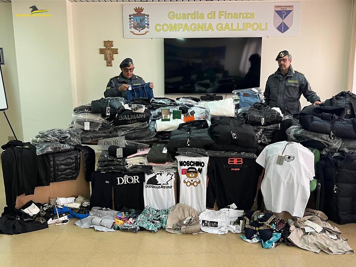 La merce sequestrata dalla Guardia di Finanza