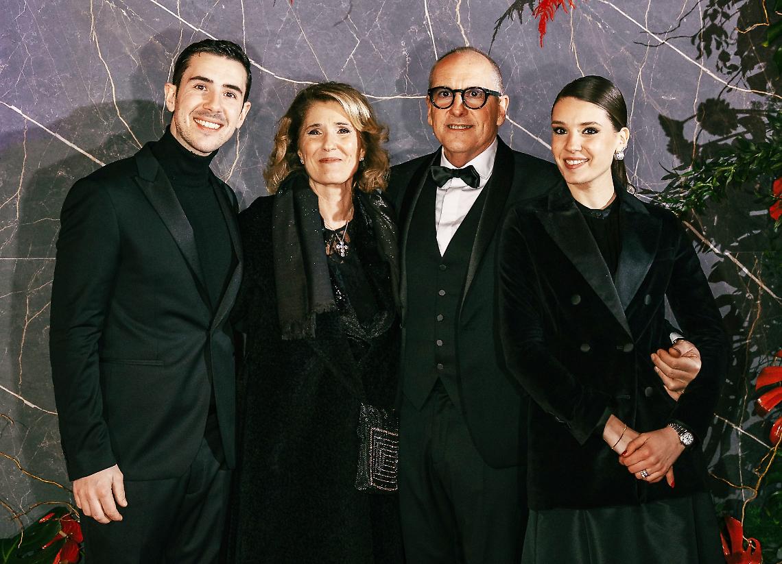 La famiglia Morciano durante l’evento “Baux brinda Martini”