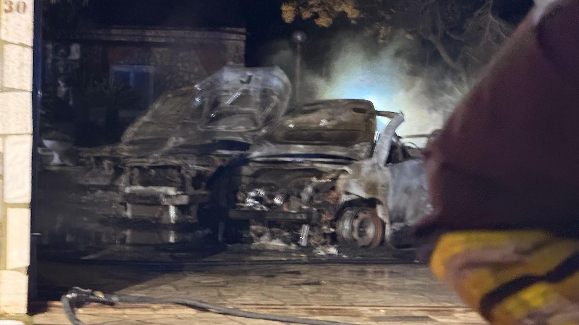Rogo in un autoparco a Massafra - foto di Francesco Manfuso
