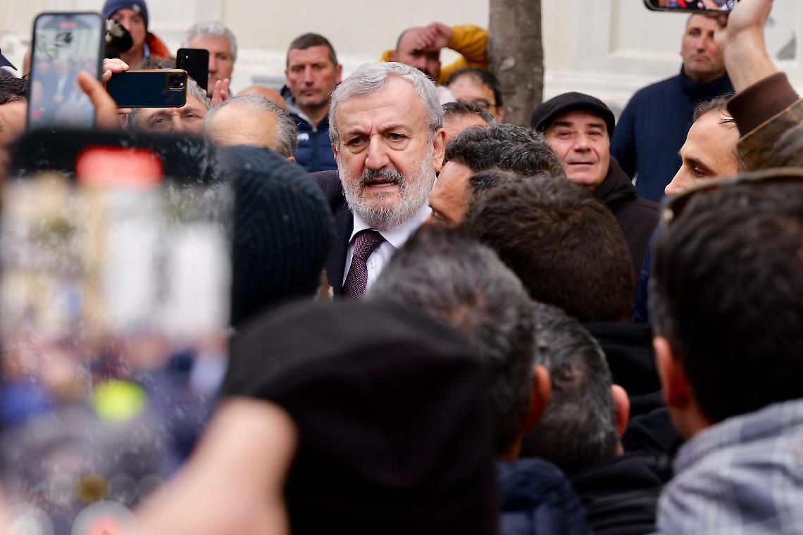 Cracking Versalis, scatta l’allarme, Emiliano: «La Regione non resterà a guardare»