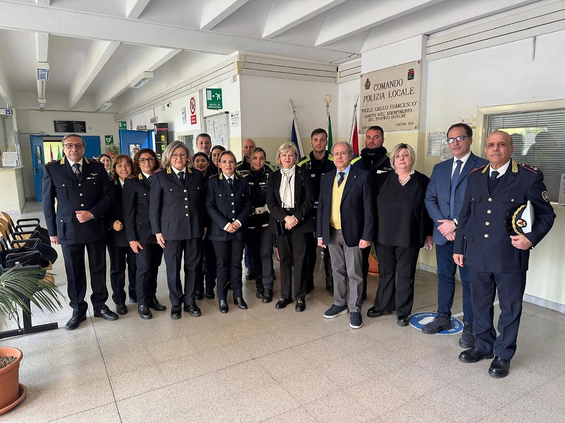 Un momento della visita al Comando della Polizia locale di Taranto