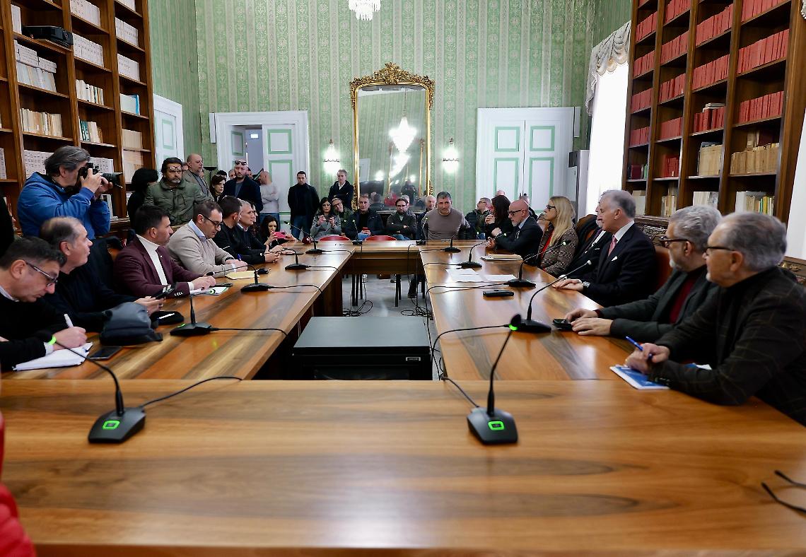 Indotto Eni Versalis, i sindacati chiedono un incontro urgente: “Siamo esclusi dal protocollo nazionale”