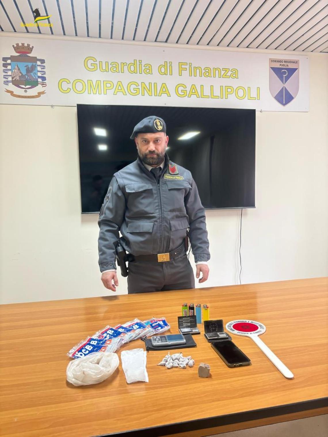 La droga sequestrata dalla Guardia di Finanza di Lecce