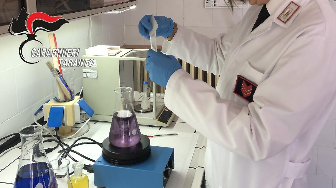 Il laboratorio di analisi dei carabinieri di Taranto