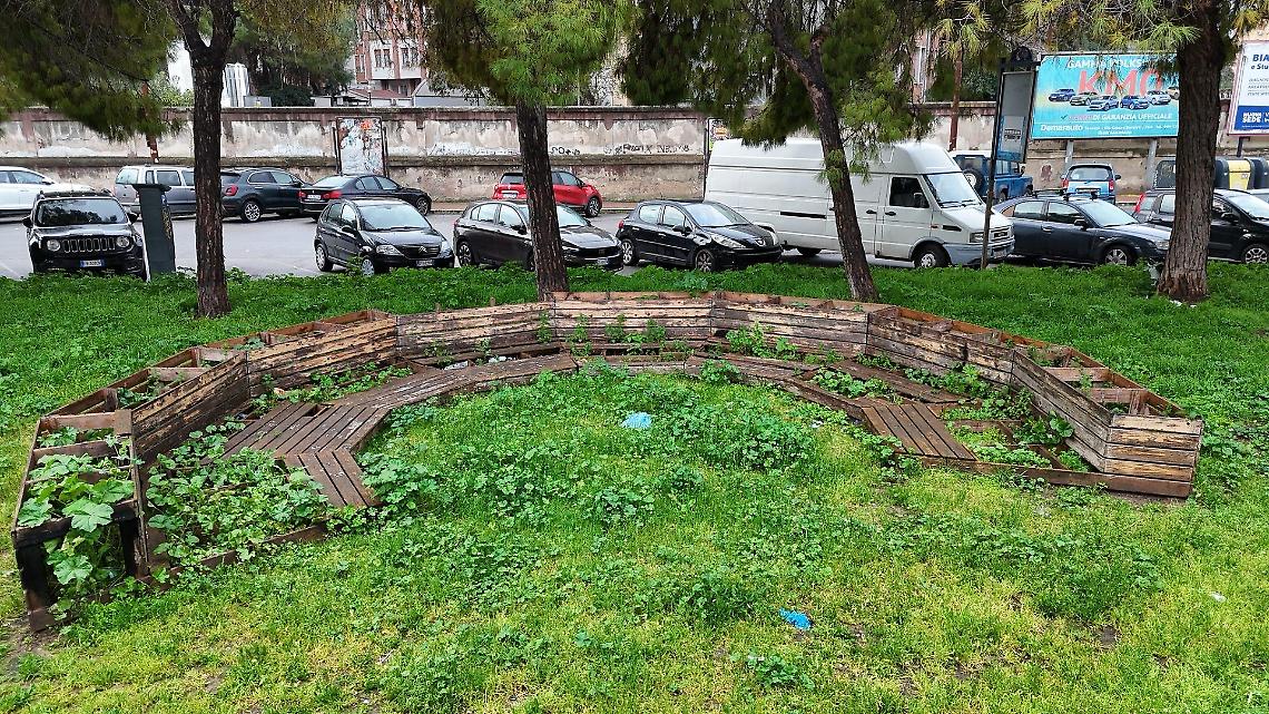 Piazza Marconi nel degrado - foto di Francesco Manfuso