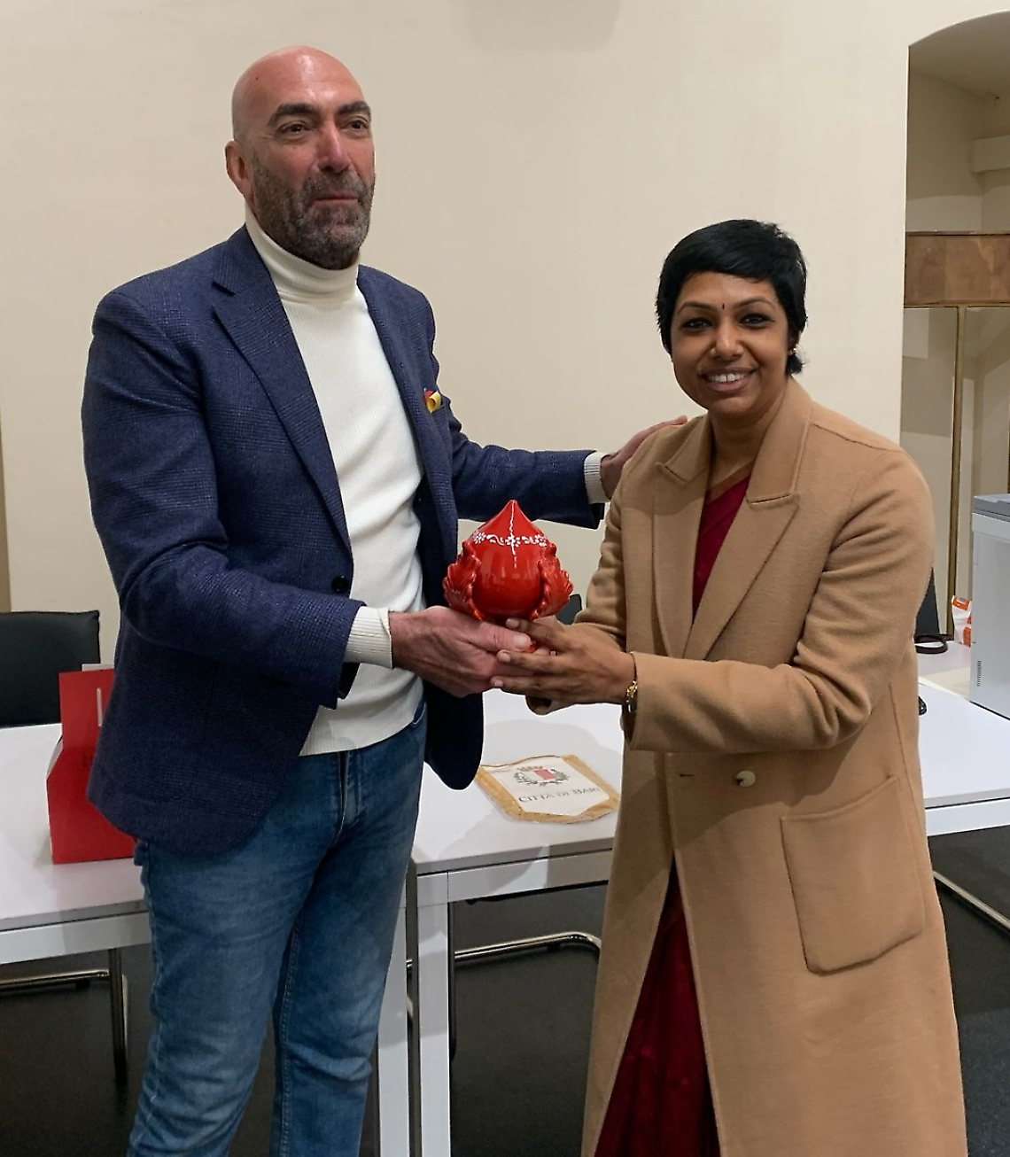 Il sindaco di Bari Vito Leccese ha portato il saluto della città al campo consolare indiano