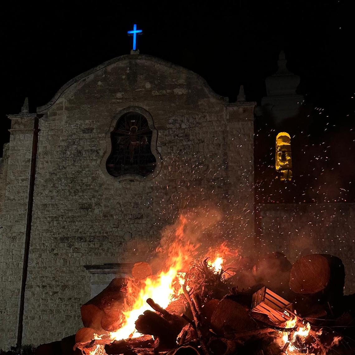 Il falò di San Giuseppe a Noicattaro 