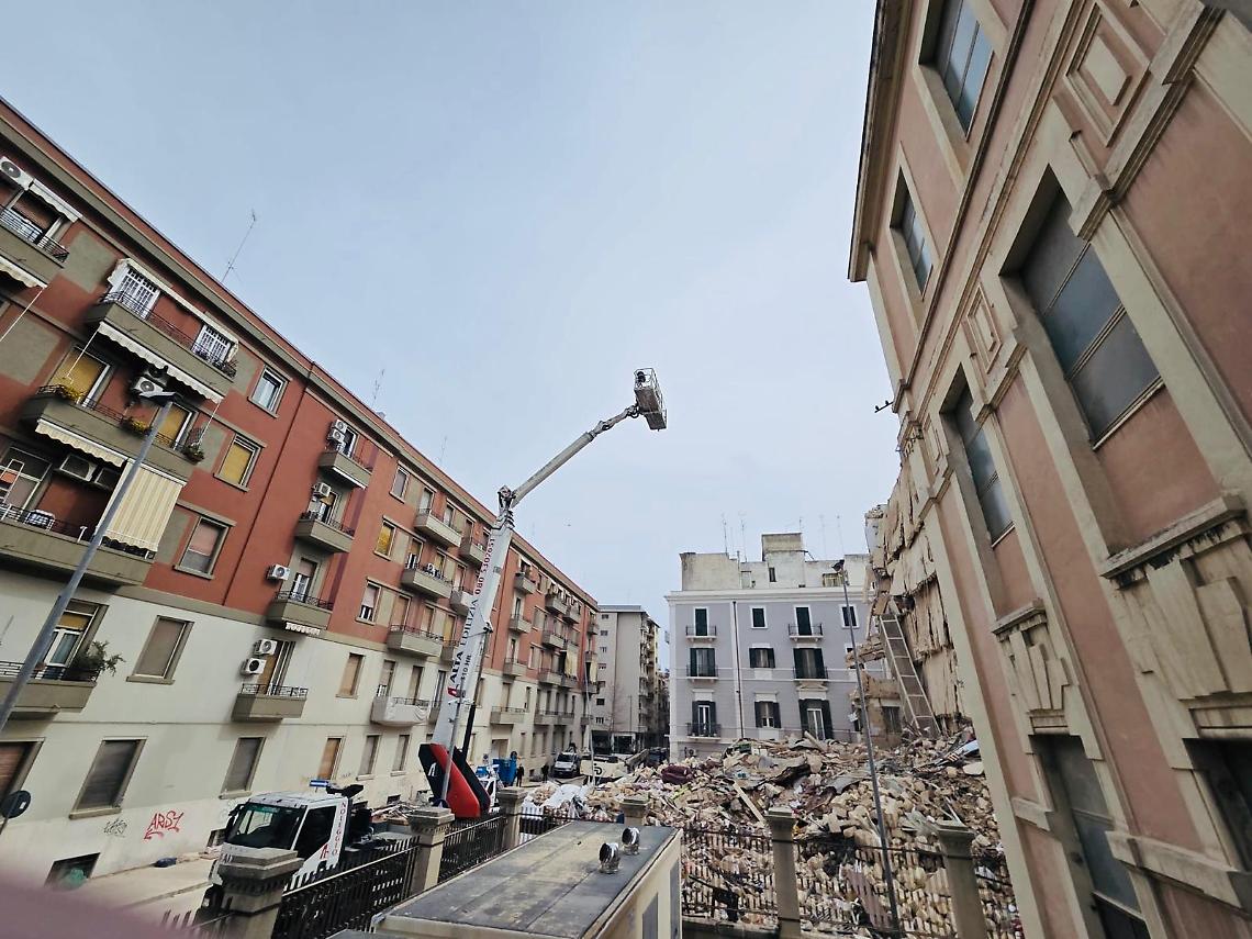 Rimozione urgente delle macerie della palazzina crollata: il Comune ordina l’intervento dei proprietari