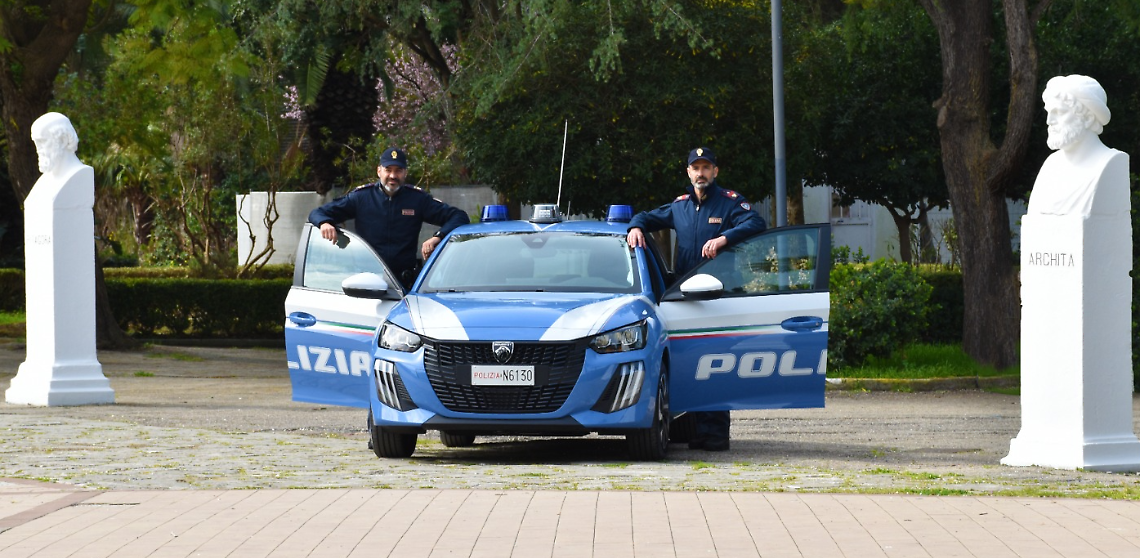 Un bolide elettrico per la Polizia a Taranto