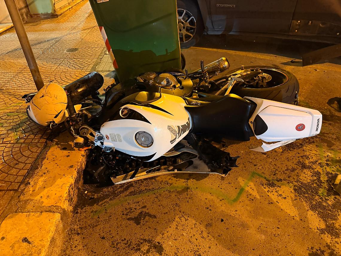 La moto dopo lo schianto - foto di Francesco Manfuso