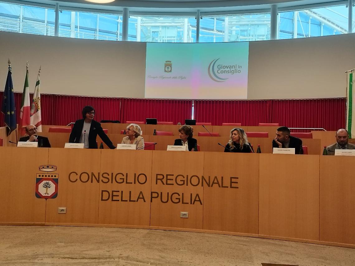 Doppia preferenza di genere, la Puglia approva la legge ma le polemiche hanno il sopravvento