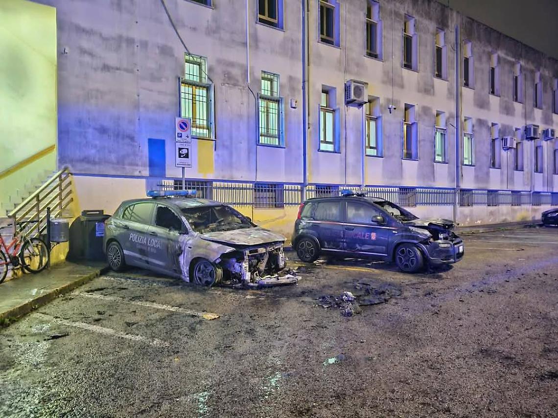 Le foto della Polizia Locale distrutte dalle fiamme - foto tratte da "Bella Città d' Amare"