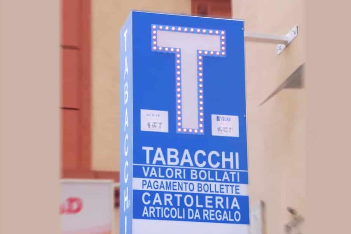 Insegna di una tabaccheria - archivio