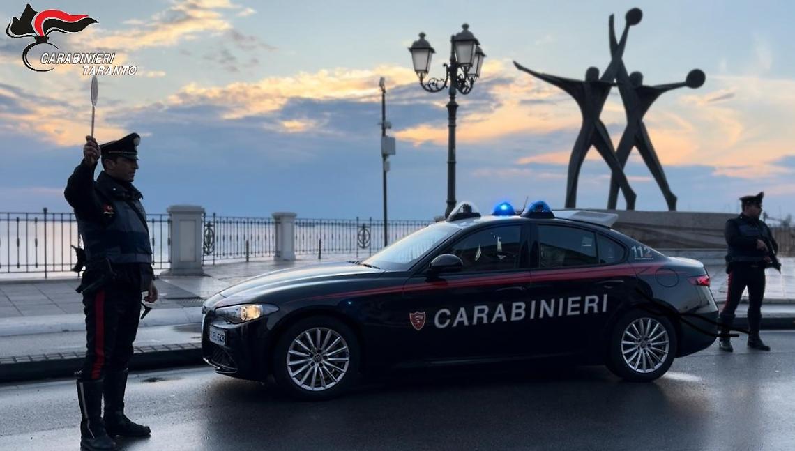 Posto di blocco dei carabinieri a Tarnto 
