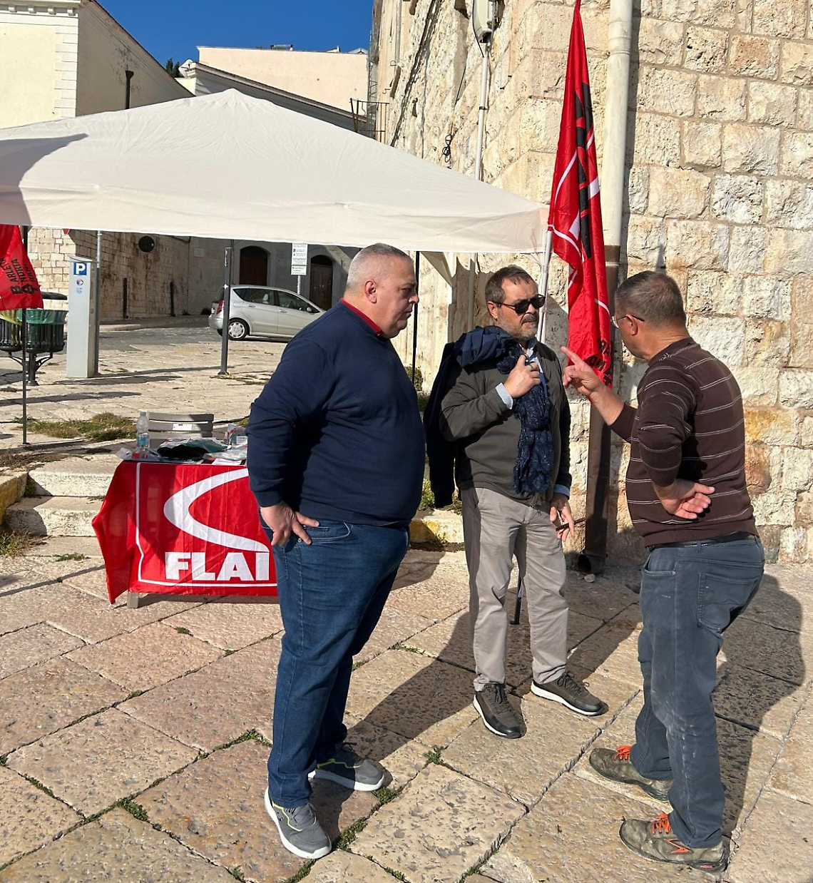 Un gazebo sul porto di Trani