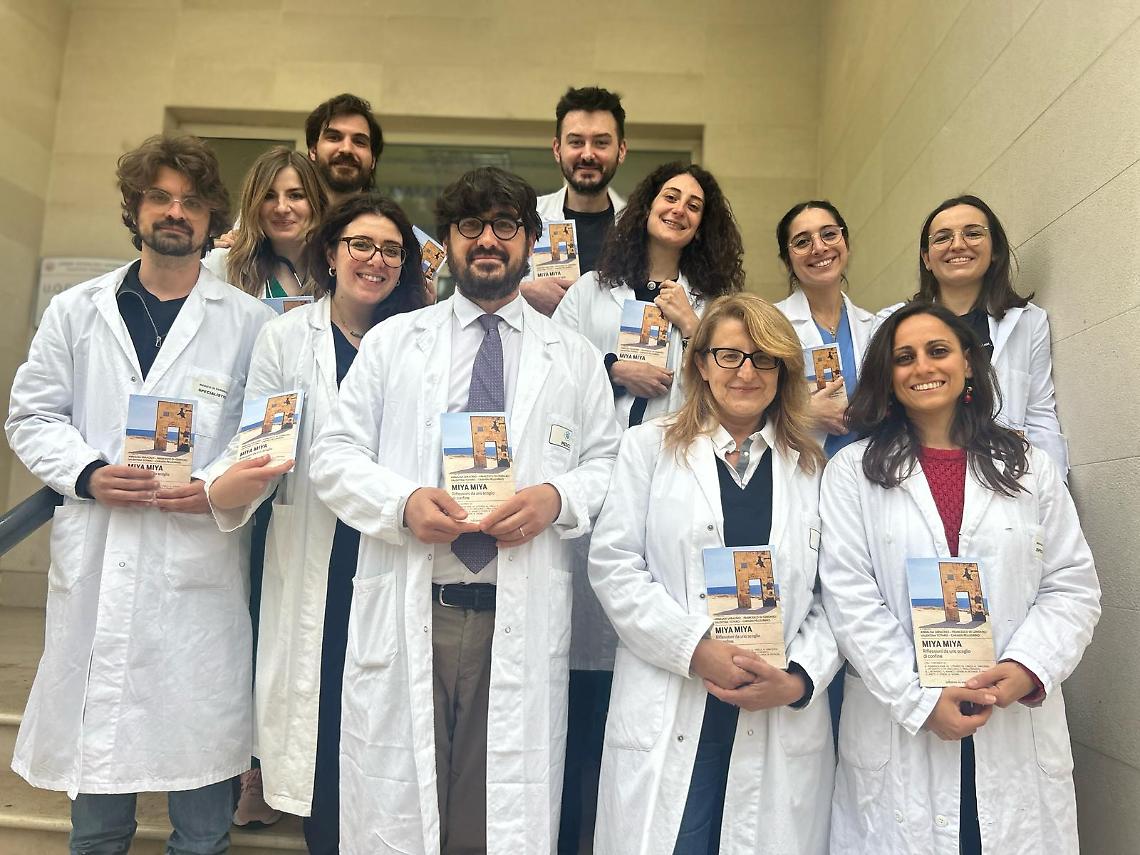 La prof Saracino con gli specializzandi di malattie infettive