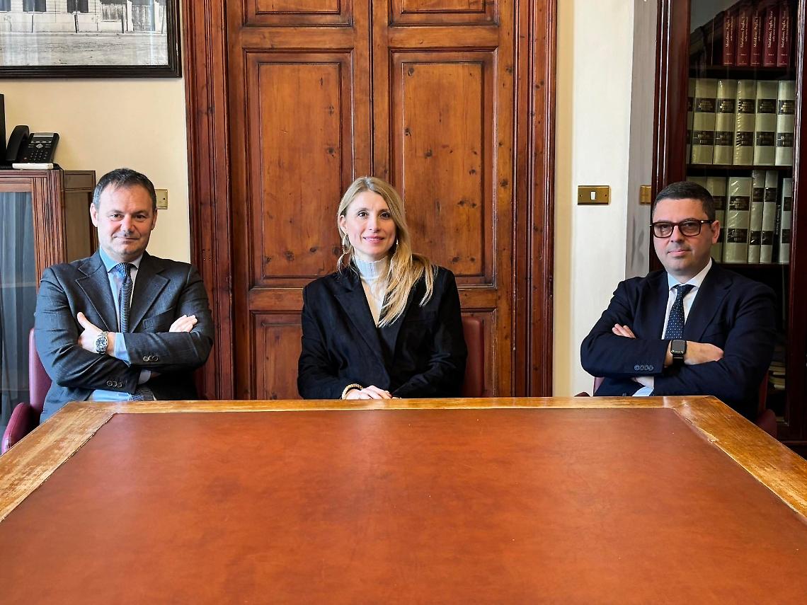 A sinistra l'Avv. Vitantonio Dipace con i componenti del Cda Amet Trani