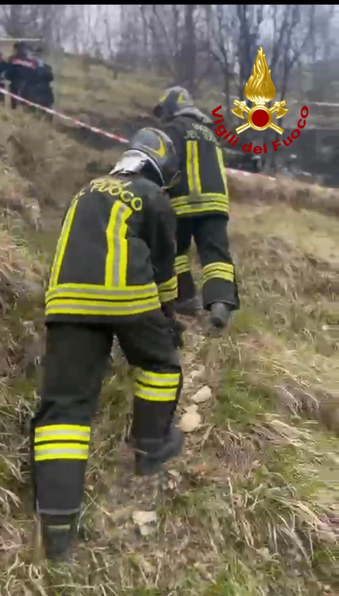 Tragico schianto di un ultraleggero sopra Isola del Cantone in Liguria - foto Vigili del fuoco
