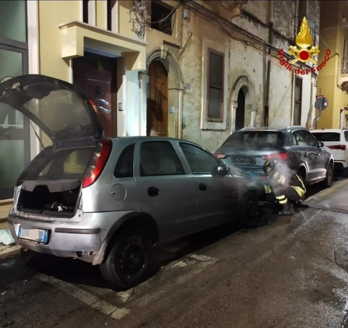 Rogo nella notte a Francavilla Fontana - foto Vigili del fuoco
