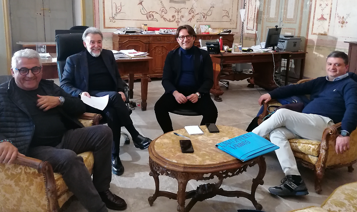 Un momento del confronto tra Comune e Confcommercio