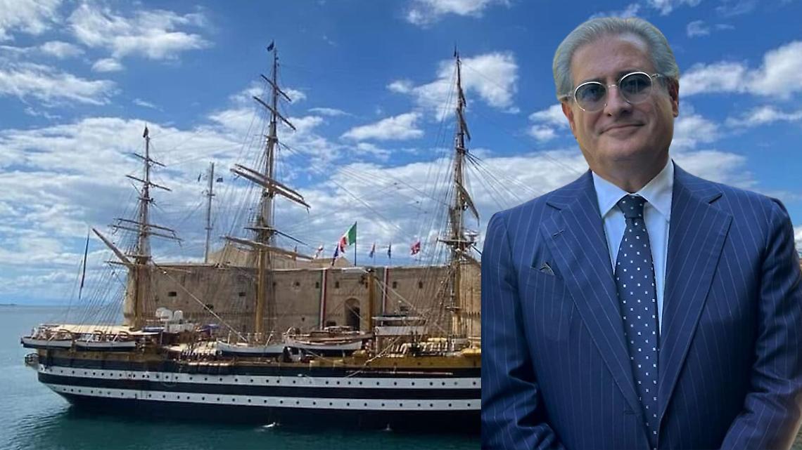 Massimo Ferrarese, commissario straordinario per i Giochi del Mediterraneo, e Renato Perrini, capogruppo di Fratelli d'Italia in Consiglio regionale. Sullo sfondo, nave Vespucci