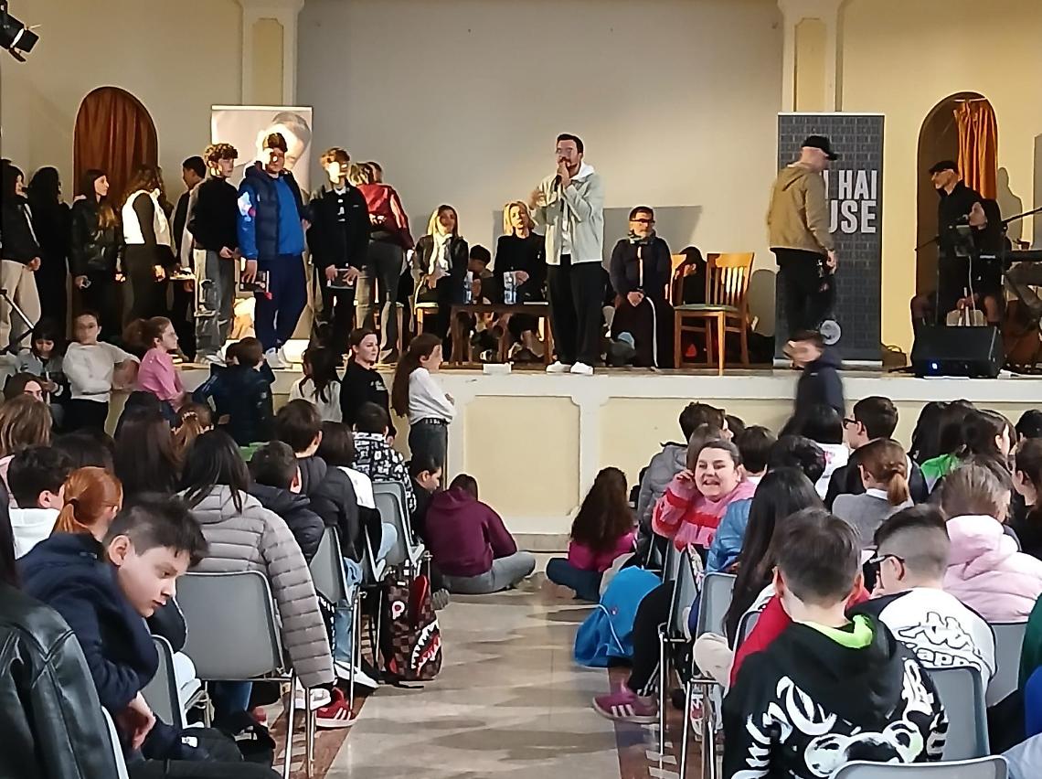 Trinitapoli, Andrea Sannino emoziona gli studenti