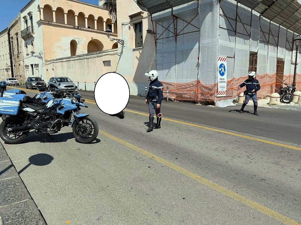 Gli agenti della Polizia di Taranto